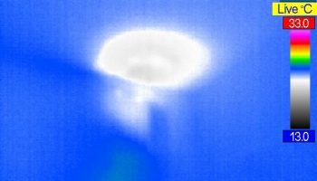 Wasserfleck mit Wärmebildkamera